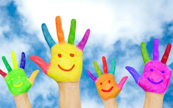 cropped-colourful-pained-hands-Fotolia_64817762_S-Vitalinka-600